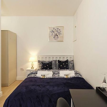Rofennie Suite -Luxury Ensuite Room! Maidstone Zewnętrze zdjęcie