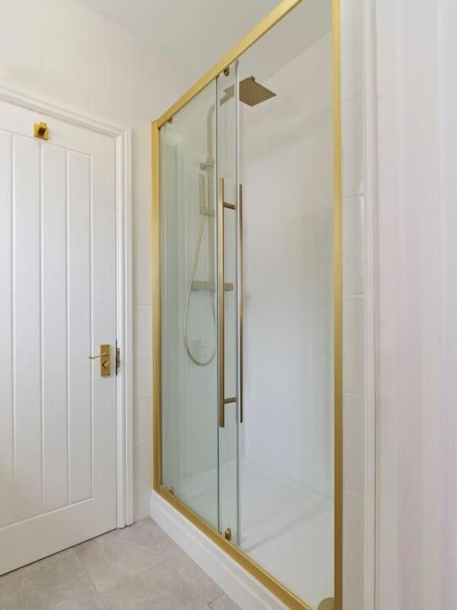 Rofennie Suite -Luxury Ensuite Room! Maidstone Zewnętrze zdjęcie