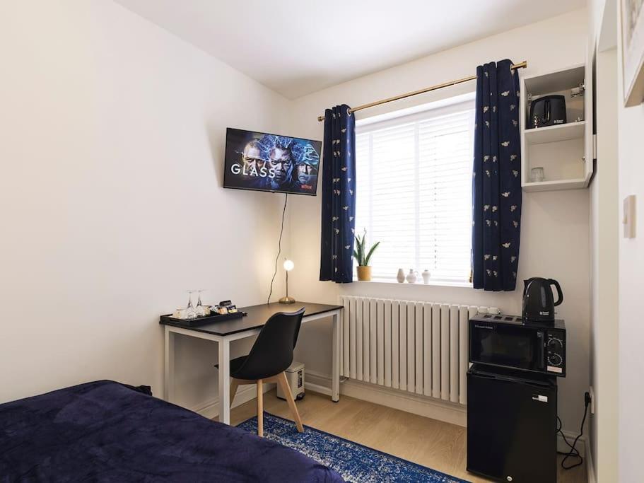 Rofennie Suite -Luxury Ensuite Room! Maidstone Zewnętrze zdjęcie