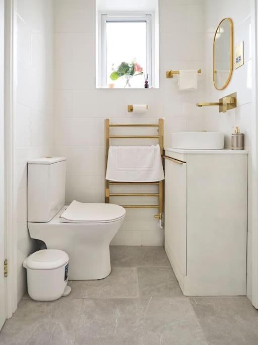 Rofennie Suite -Luxury Ensuite Room! Maidstone Zewnętrze zdjęcie
