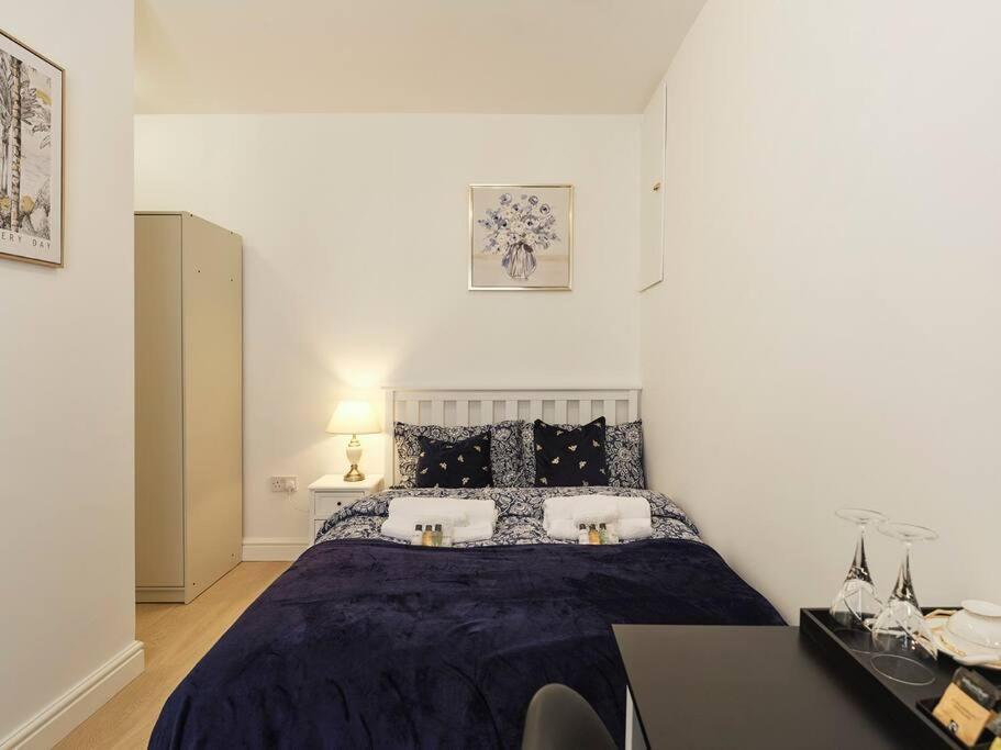 Rofennie Suite -Luxury Ensuite Room! Maidstone Zewnętrze zdjęcie